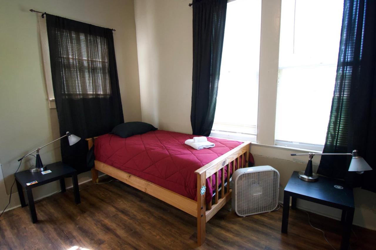 Cajun Hostel Downtown Лафайетт Экстерьер фото
